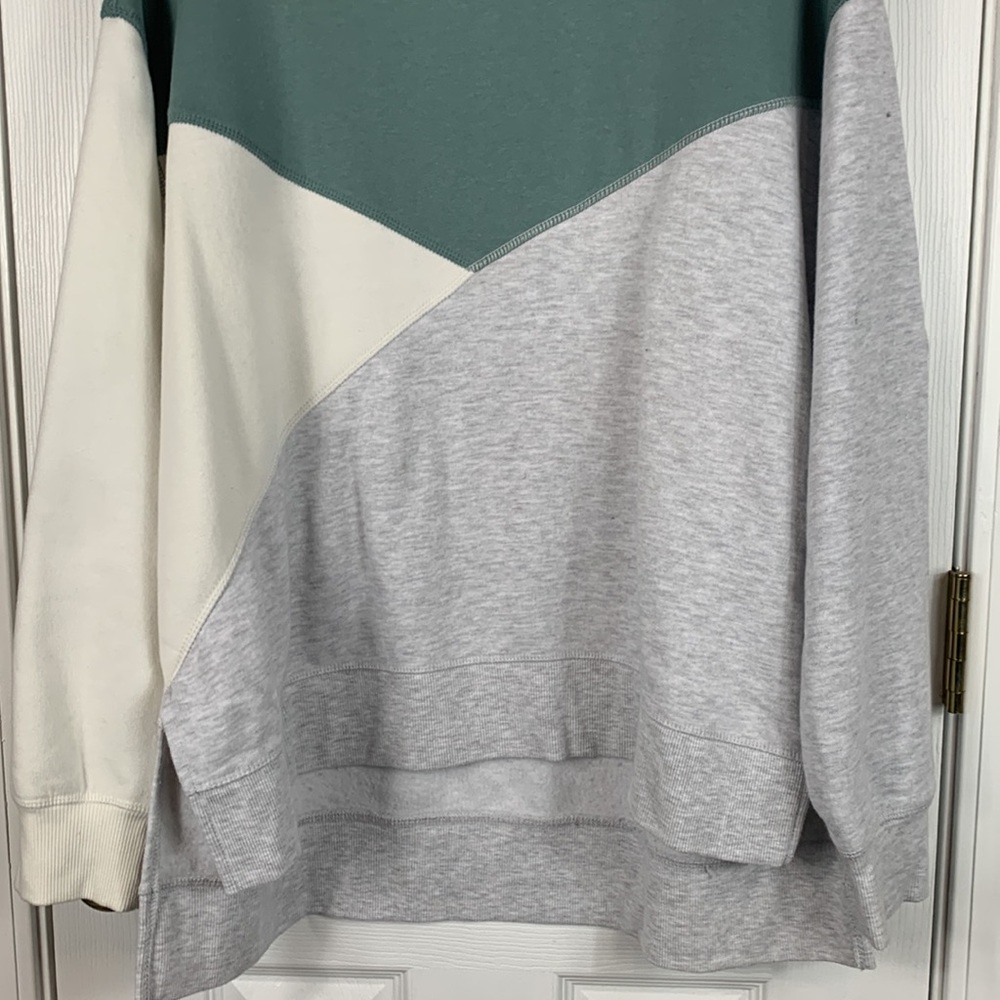 Green Tea Tru colored long sleeved sweatshirt size XL. Green/grey/white - Picture 3 of 7